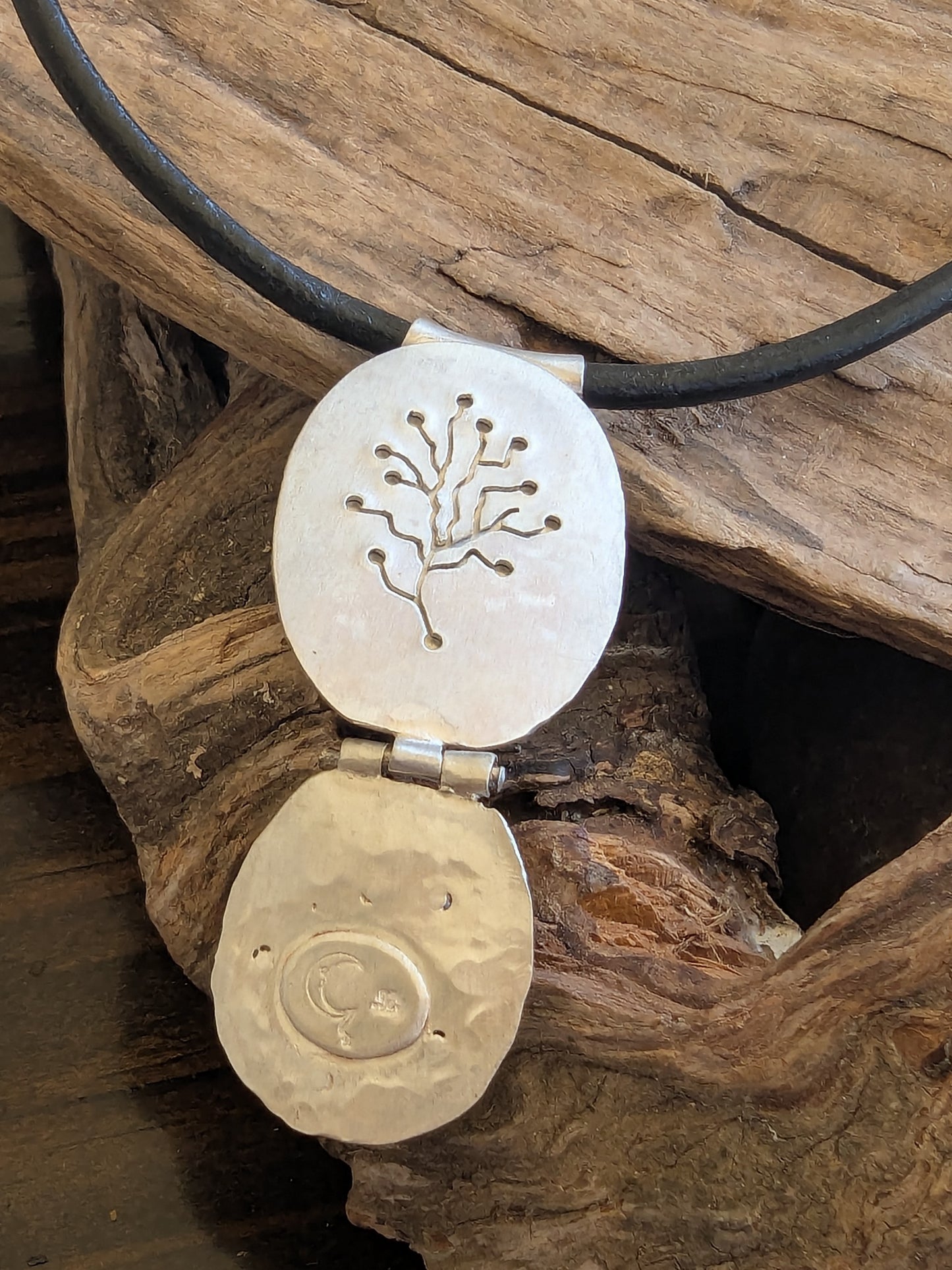 Out-of-This-World Meteorite and Dendritic Agate Kinetic Pendant Necklace